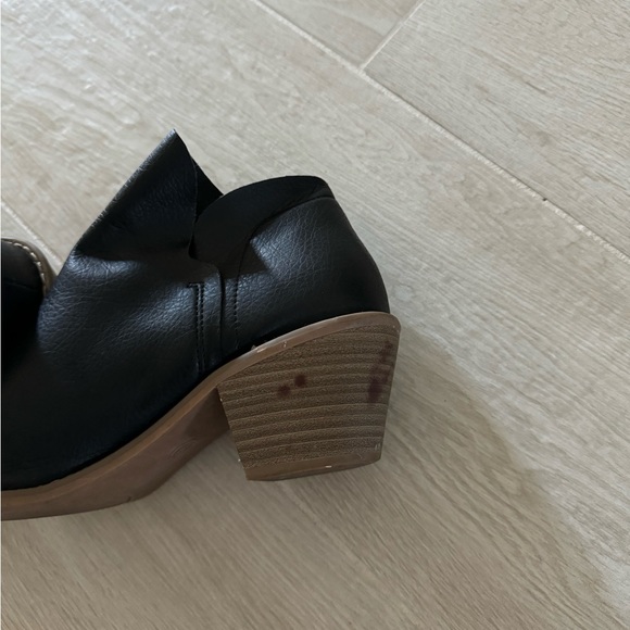 Universal thread ankle booties - Picture 7 of 7